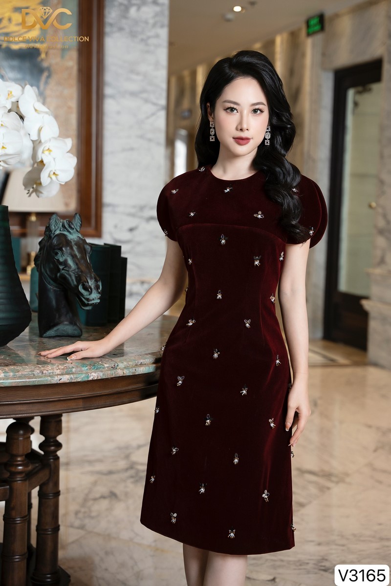 VÁY NHUNG ĐỎ PHỐI REN ĐÍNH ĐÁ #12 VÁY NHUNG ĐỎ PHỐI REN ĐÍNH ĐÁ